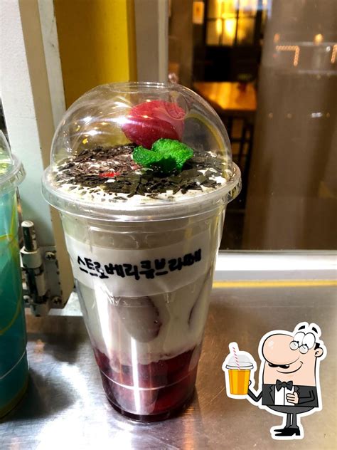 메가커피 연남숲길점 cafe, Seoul, 235.